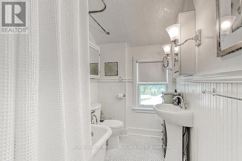 2285 Lakeshore Rd, Burlington, ON - Indoor Photo Showing Bathroom