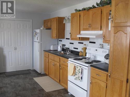 331 Grand Bay Road W, Port Aux Basques, NL - Indoor Photo Showing Kitchen