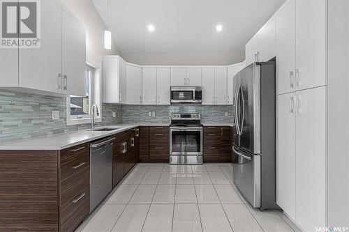 354 Fast Court, Saskatoon, SK - Indoor Photo Showing Kitchen With Stainless Steel Kitchen