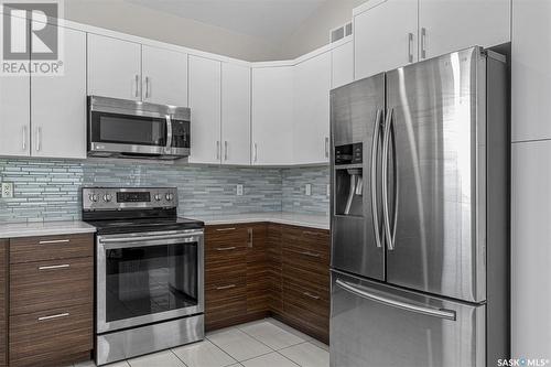 354 Fast Court, Saskatoon, SK - Indoor Photo Showing Kitchen With Stainless Steel Kitchen With Upgraded Kitchen