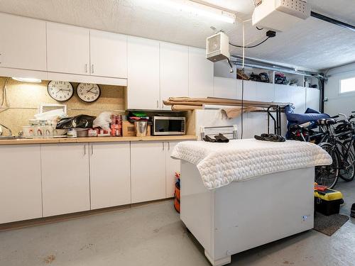 Garage - 8905  - 8907 2E Avenue, Montréal (Villeray/Saint-Michel/Parc-Extension), QC - Indoor Photo Showing Kitchen