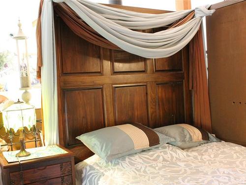 4881 Pirates Rd, Pender Island, BC - Indoor Photo Showing Bedroom