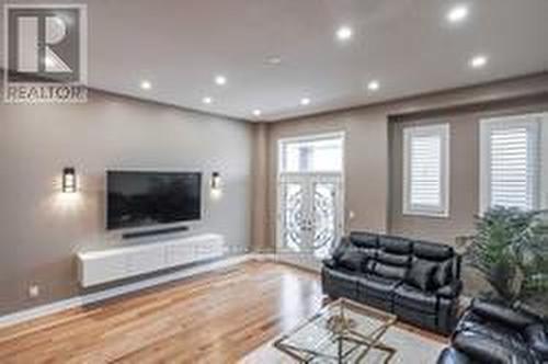 165 East Shore Drive, Clarington, ON - Indoor Photo Showing Living Room