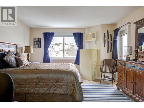 3301 Centennial Drive Unit# 303, Vernon, BC - Indoor Photo Showing Bedroom
