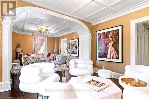 94 Prideaux Street, Niagara-On-The-Lake, ON - Indoor Photo Showing Living Room