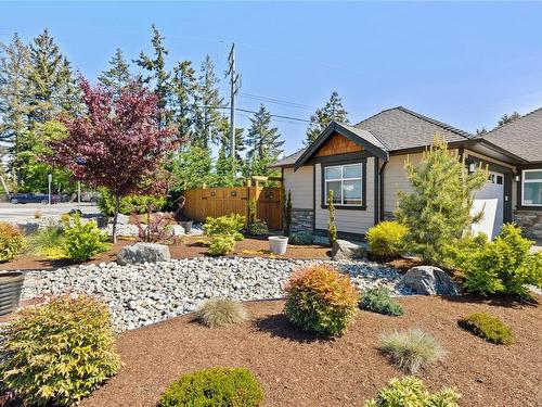 236 Amity Way, Parksville, BC - Outdoor