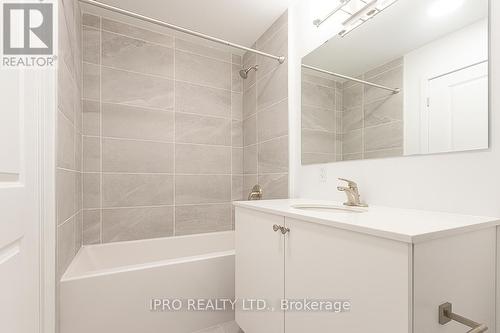 #303 -19B West St N, Kawartha Lakes, ON - Indoor Photo Showing Bathroom