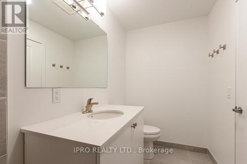 #303 -19B West St N, Kawartha Lakes, ON - Indoor Photo Showing Bathroom