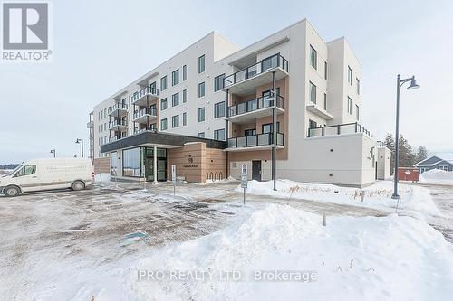 #303 -19B West St N, Kawartha Lakes, ON - Outdoor With Balcony With Facade