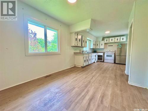 128 S Avenue S, Saskatoon, SK - Indoor Photo Showing Kitchen