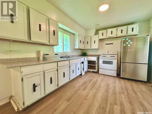 128 S Avenue S, Saskatoon, SK - Indoor Photo Showing Kitchen With Double Sink