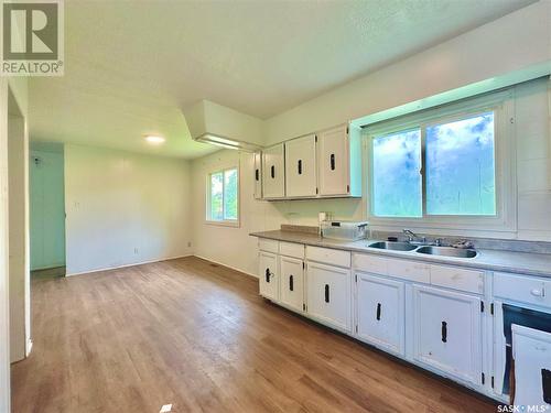 128 S Avenue S, Saskatoon, SK - Indoor Photo Showing Kitchen With Double Sink