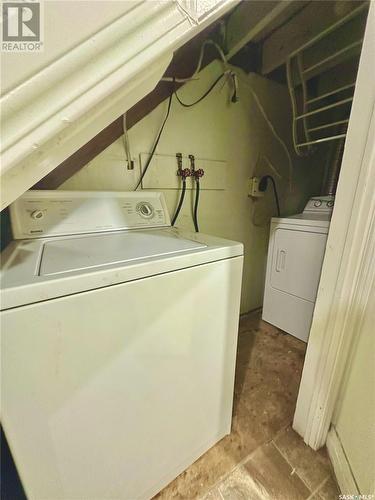 128 S Avenue S, Saskatoon, SK - Indoor Photo Showing Laundry Room