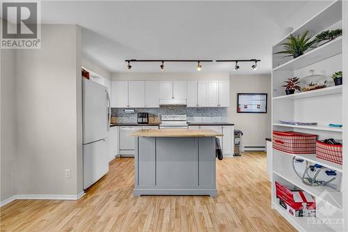143 Castlegreen Private, Ottawa, ON - Indoor Photo Showing Kitchen