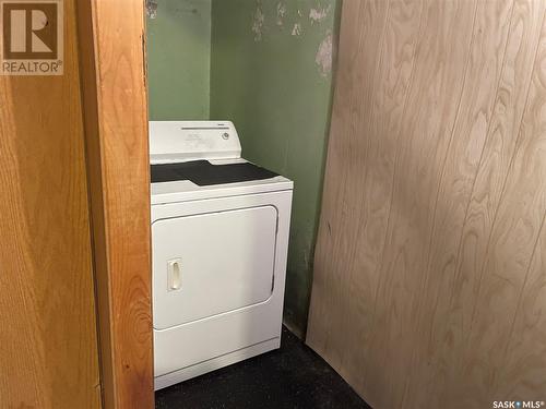 207 Queen Street, Raymore, SK - Indoor Photo Showing Laundry Room