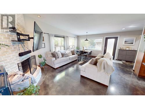 2673 Gavlin Road, Quesnel, BC - Indoor Photo Showing Living Room