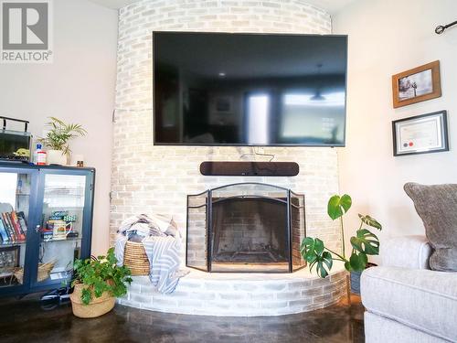 2673 Gavlin Road, Quesnel, BC - Indoor Photo Showing Living Room With Fireplace