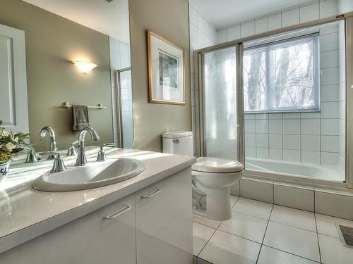 Bathroom - 1347 Rue Reid, Saint-Jean-Sur-Richelieu, QC - Indoor Photo Showing Bathroom