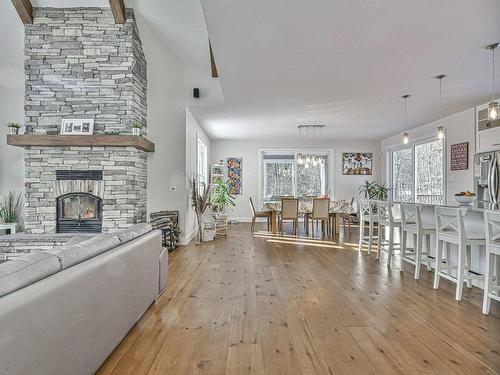 Salon - 55 Ch. De L'Orge, Sainte-Anne-Des-Lacs, QC - Indoor Photo Showing Living Room