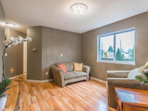 1-973 Hecate St, Nanaimo, BC - Indoor Photo Showing Living Room