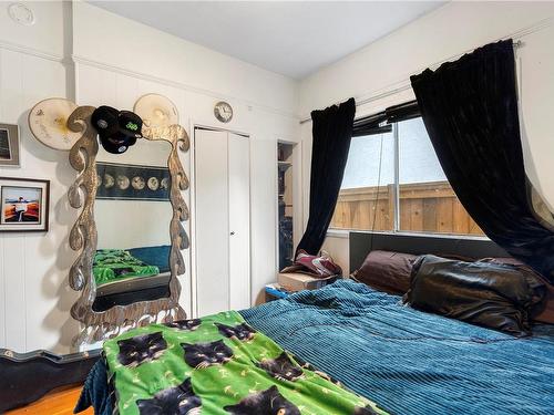 2528 Fifth St, Victoria, BC - Indoor Photo Showing Bedroom
