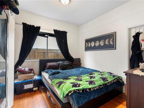 2528 Fifth St, Victoria, BC - Indoor Photo Showing Bedroom