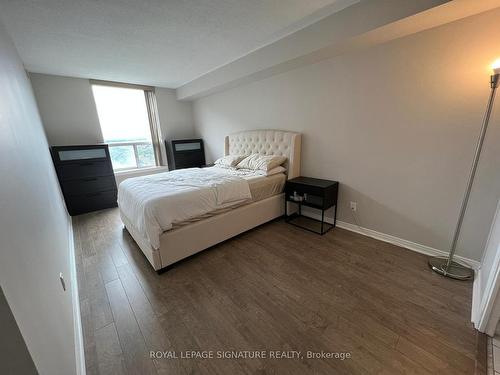 2104-135 Hillcrest Ave, Mississauga, ON - Indoor Photo Showing Bedroom