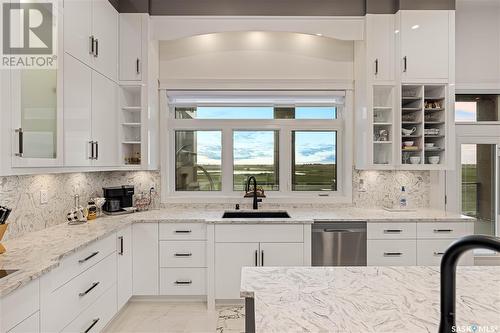 623 Kenaschuk Crescent, Saskatoon, SK - Indoor Photo Showing Kitchen With Upgraded Kitchen
