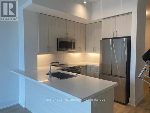 321 - 1 Hume Street, Collingwood, ON - Indoor Photo Showing Kitchen With Stainless Steel Kitchen With Upgraded Kitchen