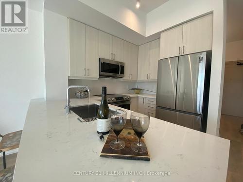 #321 -1 Hume St, Collingwood, ON - Indoor Photo Showing Kitchen With Stainless Steel Kitchen With Upgraded Kitchen