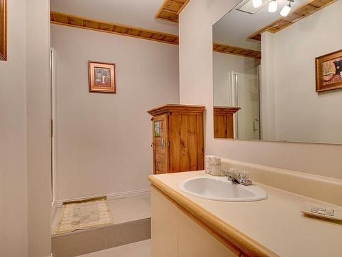 Bathroom - 33 Ch. De La Calaca, Saint-Sauveur, QC - Indoor Photo Showing Bathroom