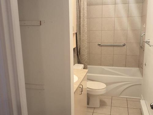 Bathroom - 314-253 Mtée Sanche, Boisbriand, QC - Indoor Photo Showing Bathroom