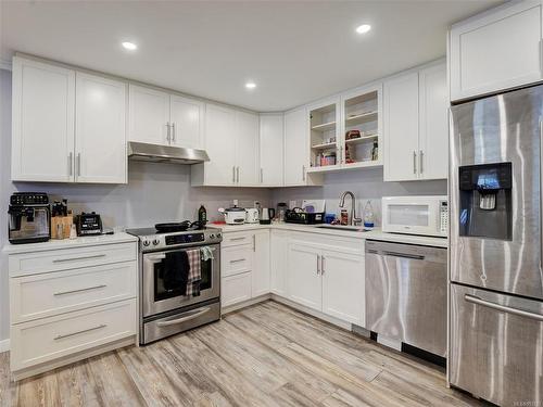 3912 Braefoot Rd, Saanich, BC - Indoor Photo Showing Kitchen With Upgraded Kitchen