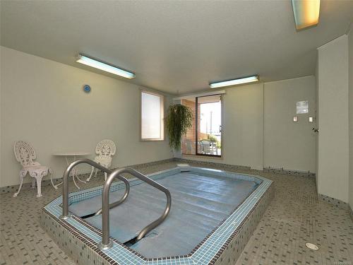 401-640 Montreal St, Victoria, BC - Indoor Photo Showing Other Room With In Ground Pool