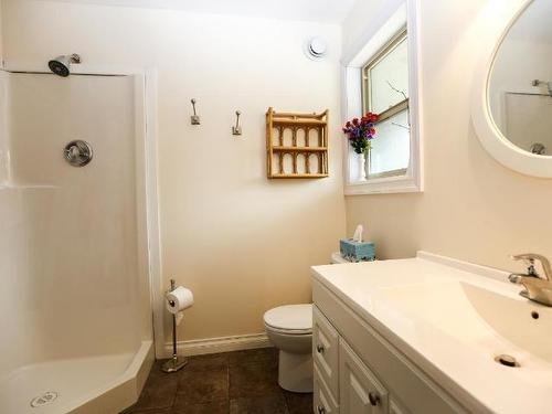 1612 Flume Road, Barriere, BC - Indoor Photo Showing Bathroom