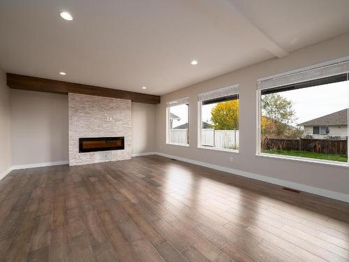 2636 Bentall Drive, Kamloops, BC - Indoor Photo Showing Living Room With Fireplace
