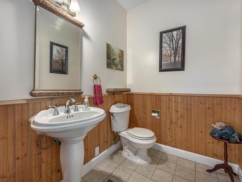 5976 Vla Rd, Chase, BC - Indoor Photo Showing Kitchen