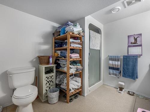 5976 Vla Rd, Chase, BC - Indoor Photo Showing Bedroom