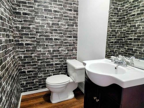 31 Brooks Street, Manitouwadge, ON - Indoor Photo Showing Bathroom