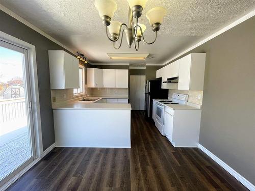 31 Brooks Street, Manitouwadge, ON - Indoor Photo Showing Kitchen