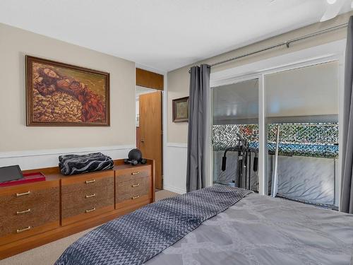 1224 Mountain Avenue, Kelowna, BC - Indoor Photo Showing Bedroom