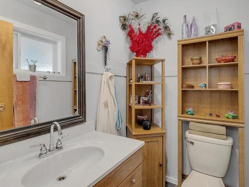 1224 Mountain Avenue, Kelowna, BC - Indoor Photo Showing Bathroom