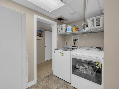 1224 Mountain Avenue, Kelowna, BC - Indoor Photo Showing Laundry Room