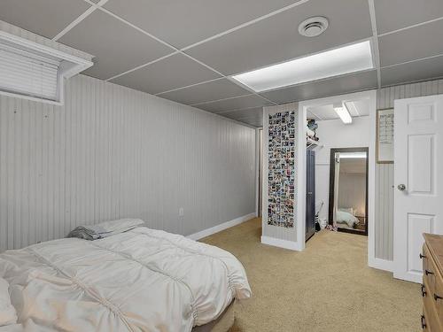 1224 Mountain Avenue, Kelowna, BC - Indoor Photo Showing Bedroom