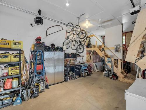 1224 Mountain Avenue, Kelowna, BC - Indoor Photo Showing Garage