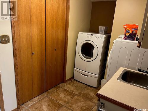 2368 Irvine Crescent, Estevan, SK - Indoor Photo Showing Laundry Room