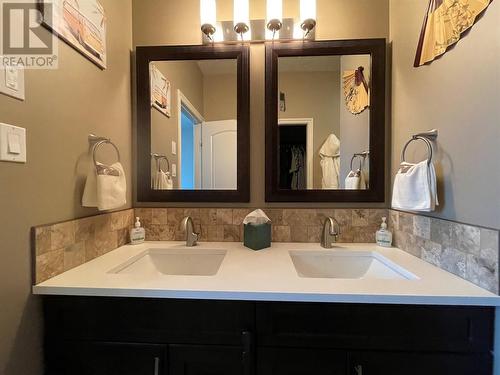 921 89 Avenue, Dawson Creek, BC - Indoor Photo Showing Bathroom