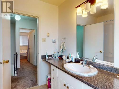 6883 Egmont Street, Powell River, BC - Indoor Photo Showing Bathroom