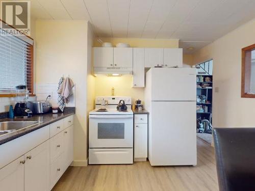 6883 Egmont Street, Powell River, BC - Indoor Photo Showing Kitchen