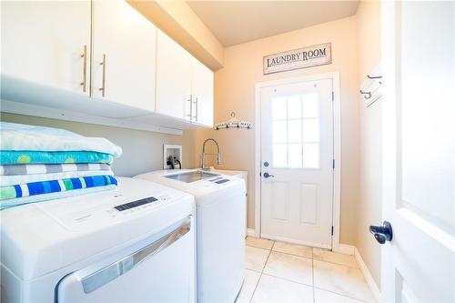 12 Wisteria Lane, York, ON - Indoor Photo Showing Laundry Room